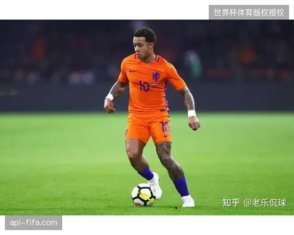 德佩在科曼的战术体系中扮演关键角色，其在世预赛的全面表现证明了核心地位